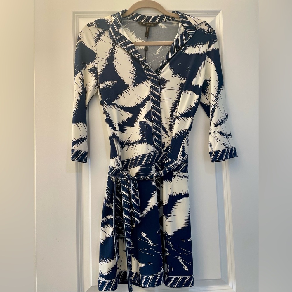NWT BCBGMaxAzria Palm Leaf print jersey belted tunic dress - Navy & White SZ: XS